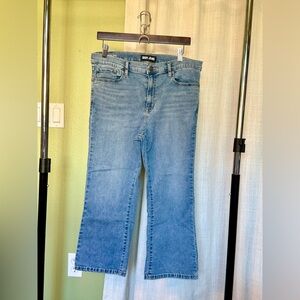 🌸DKNY  Williamsburg pre-owned blue wome’s blue Jeans pants. Size 14P WPANTS10.